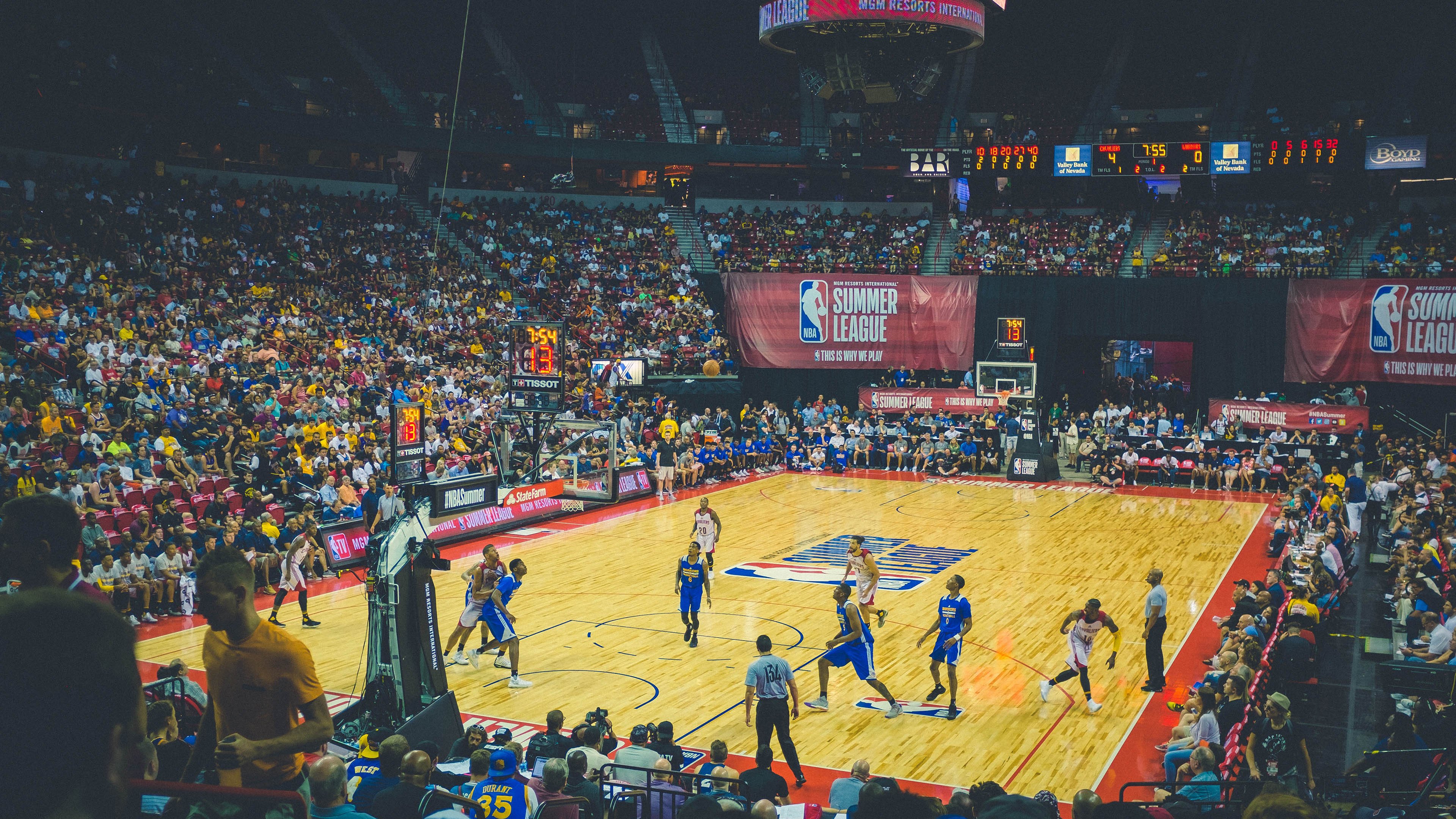 “巴黎4–0横扫皇马，姆巴佩助攻帽子戏法”